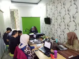 Customer Service / Sales