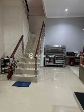 DIJUAL VILLA JALAN STM UJUNG KOMPLEK GREEN PARK (DENNY & BENNY)