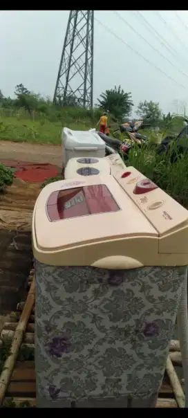 Menerima dan melayani servis peralatan elektronik rumah tangga