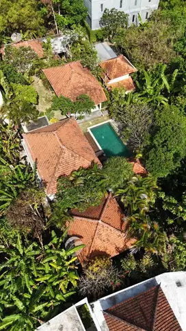 DIJUAL VILLA MODERN GAYA BALI, BUKIT HIJAU, JIMBARAN,KUTA SELATAN