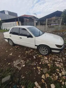 Mitsubishi Lancer 1990 Bensin