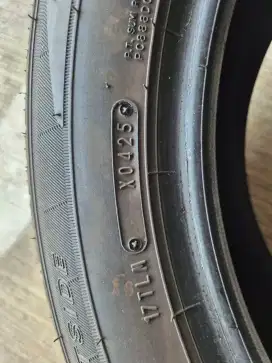 Ban Dunlop LM705 215/55 R17 (ketebalan 97 %)