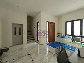 Dijual Townhouse Springhill Golf Residence Luas 350m2 4 Lantai #VR1128