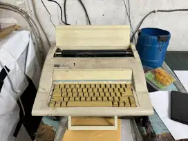 Mesin Ketik Elektronik Nakajima AX-150 (Bekas – Kondisi Apa Adanya)