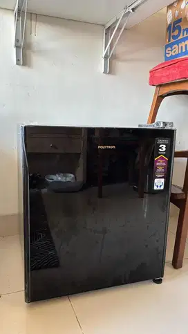 KULKAS POLYTRON MULUS 99%