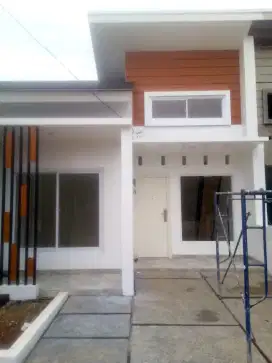 Disewakan Rumah baru, tipe 45/60. 1 KT besar + 1 Mezanin, 1 KM.