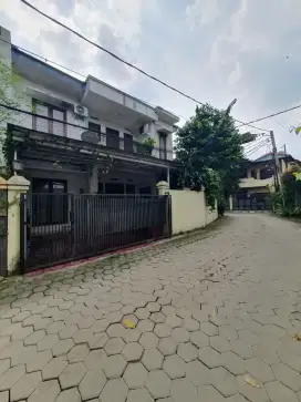 Rumah Jakarta Selatan, 1 km AEON, keluar masuk dekat Tol pasar minggu