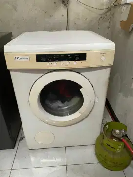 Mesin pengering untuk laundry