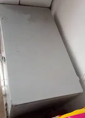 Frezer 200 L merk sansio kondisi normal