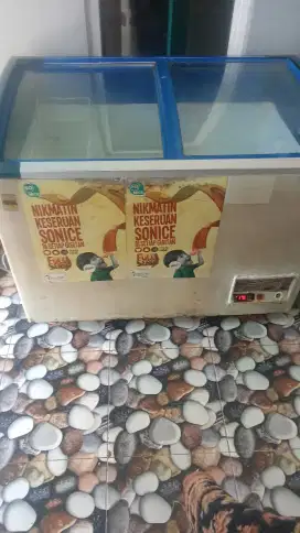 Freezer showcase merk GEA  khusus utk sayuran dan buah saja JUAL 900k