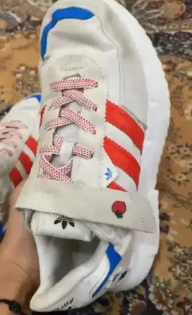 SEPATU ADIDAS X HELLO KITTY