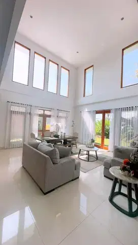 Jual Cepat Rumah Mewah Hook Harga Menarik Strategis di Setiabudi