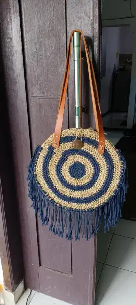Tas kerajinan tradisional asli Lombok
