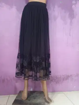 Rok bahan brukat