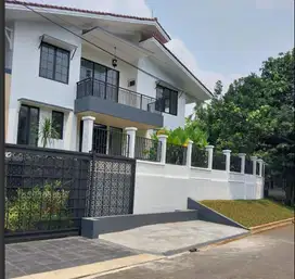 Rumah mewah posisi hook ada kolam renang di pondok indah jak sel