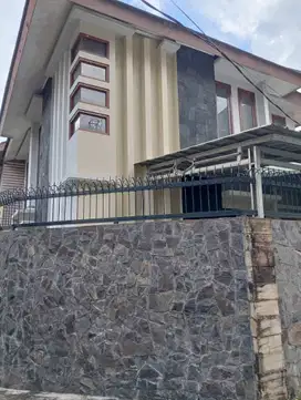 RUMAH SEWA PANGLIMA POLIM KEBAYORAN BARU JAKARTA SELATAN