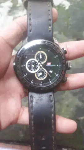 Jual cepet aja ni lg bu jam swisss army type sa2003m di jamin ori