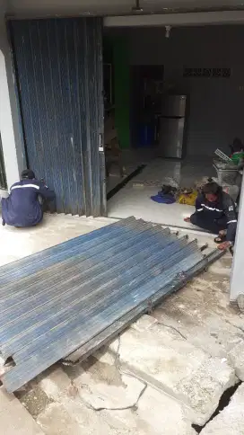 Tukang spesialis reparasi pintu rolling door folding gate
