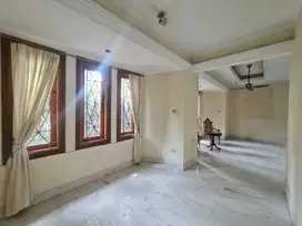 Dukuh Patra, rumah tua hitung tanah, jalan lebar, lingkungan bagus, te