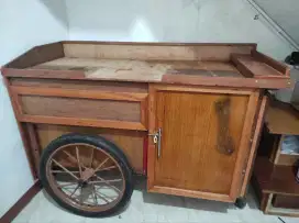 Roda atau Gerobak Kayu Keliling