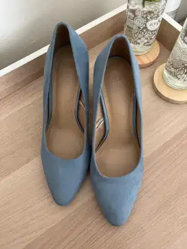 Sepatu heels H&M bahan suede ukuran 35 barang good condition