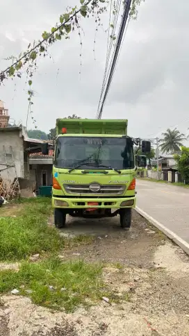 Dumtruk Hino 260Ti