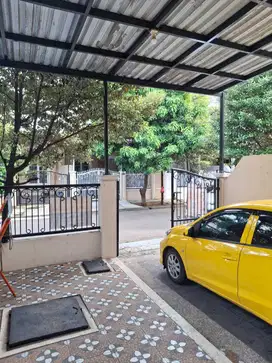 Di jual rumah 2lt Semi Furnished Cluster Royal Residence  Jaktim