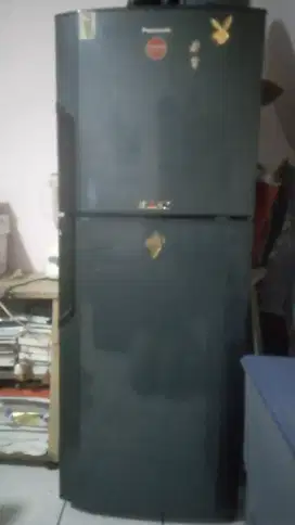 Di jual kulkas 2 pintu