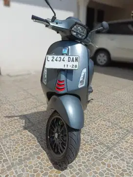 Vespa sprint S 2023 low KM ex dokter tgn 1