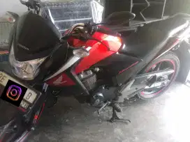 Motor MegaPro kilometer rendah mulus