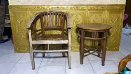 Bangku dan meja kayu