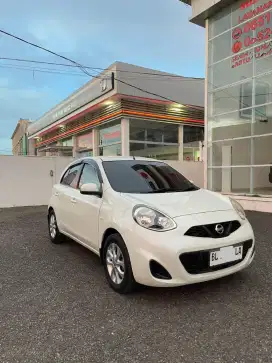 NISSAN MARCH AT