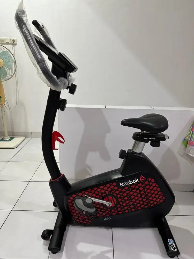 sepeda statis REBOOK