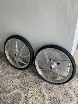 Jual set Velg VND AK88 Chrome R17 + ban Maxxis, mulus keren