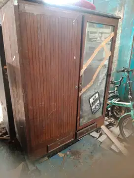 Lemari pakaian jati