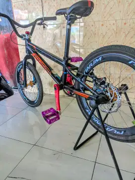 SEPEDA BMX POLYGON BLIZARD
