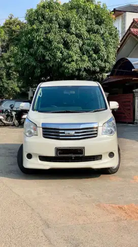 Toyota NAV1 2.0 G Matic Tahun 2016 Putih