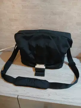 Tas Kamera Selempang