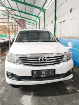 TOYOTA FORTUNER 2.5 G DIESEL - MT 2012.Putih