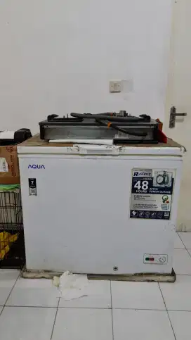 Dijual Freezer Aqua + Kompor Rinnai