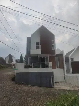 Dijual rumah siap huni view laut