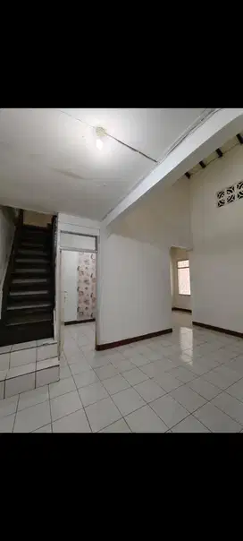Rumah sewa murah 2 lantai Minimalis siap huni, Sayap Taman Kopo Indah