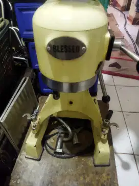Di jual Pengaduk adonan roti manis dan donat,