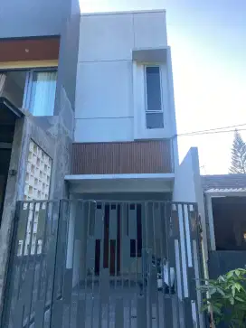 Disewakan Rumah Bangunan Baru - Modern Minimalis BSD