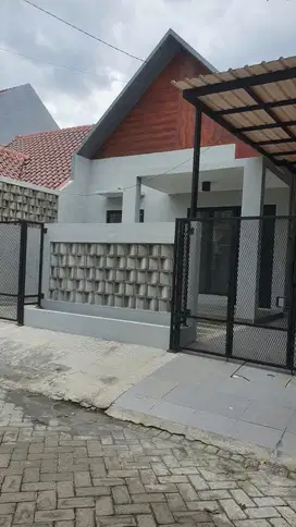RUMAH BARU 1LT AREA WIYUNG BAGUS DEKAT PAKUWON MALL MENGANTI WBM UNESA