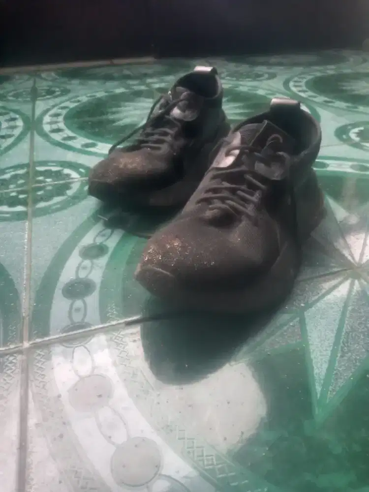 Safety shoel model sneakers