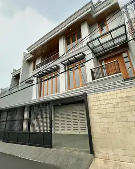 Rumah Dijual Cipete - Unit Baru, Premium - Private Pool. Nego
