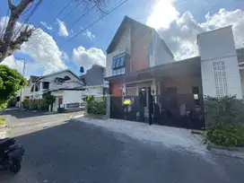 DIJUAL RUMAH 2LT MEWAH DI UTARA KAMPUS UPN JOGJA
