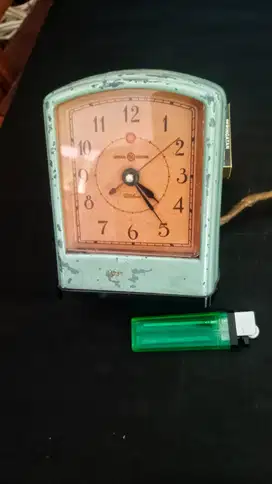 jam meja listrik