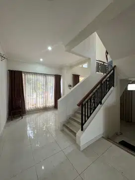 DIJUAL RUMAH HOOK CLUSTER VOLTA GADING SERPONG